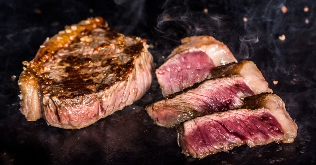 4 Best Ways To Reheat Steak Without Drying It Out