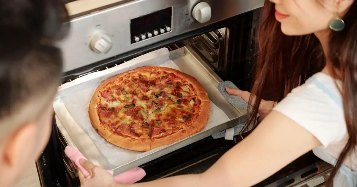 3 Best Ways to Reheat Pizza to Make it Delicious Again