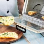 How To Reheat Garlic Bread and Make It Crispy and Delicious