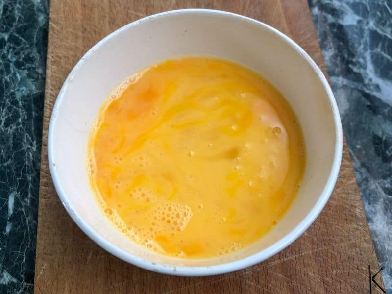 mix egg yolk white